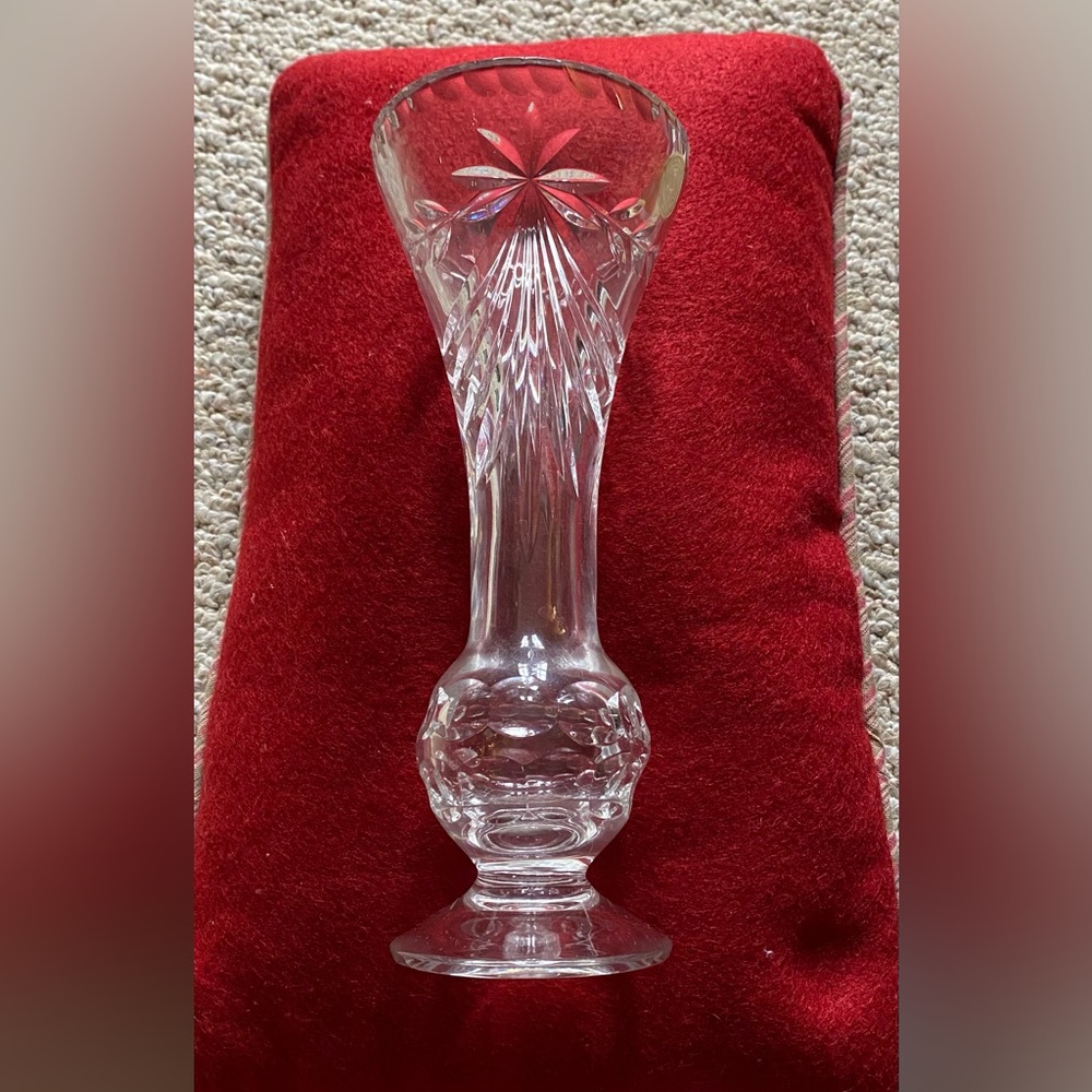 9 inch Atrium bud vase.. lead crystal
